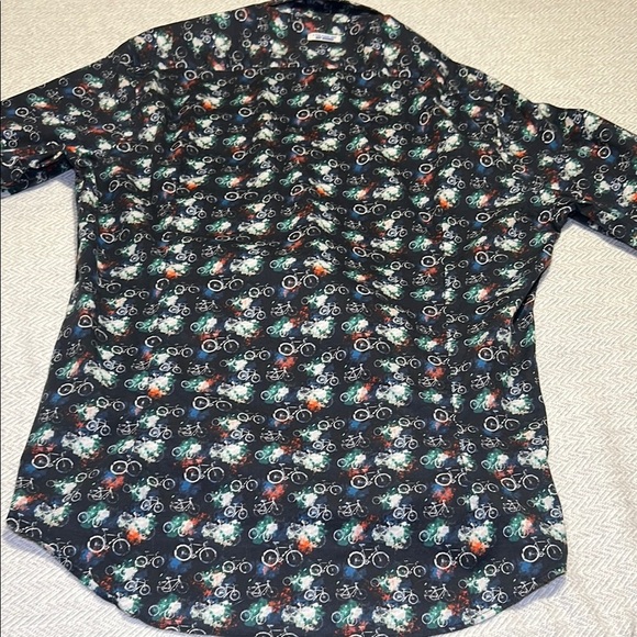 A Fish Named Fred Bicycle Patterned dress Shirt. Size Medium. - Picture 10 of 11